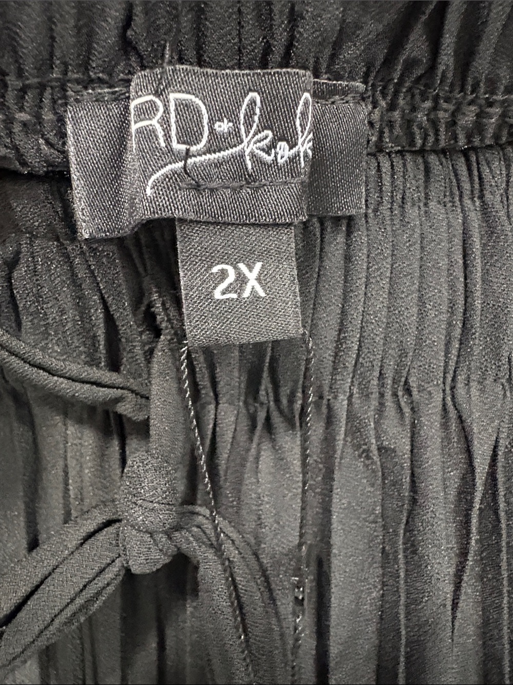 Black Pleated Wide-Leg Drawstring Pants - Picture 3 of 6